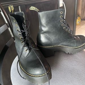 Doc Martens - SHRIVER HI WOMEN'S WYOMING LEATHER HEELED BOOTS
